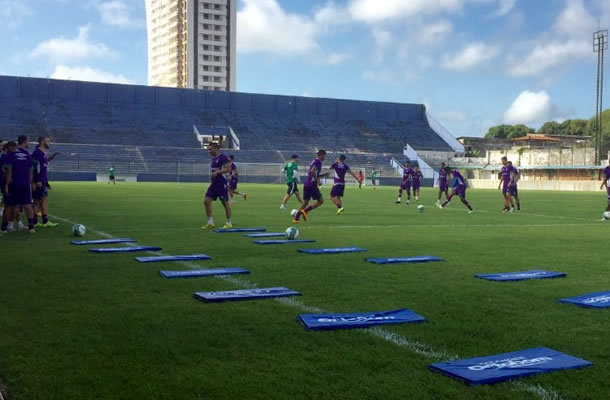 Jogadores remistas realizam atividade física