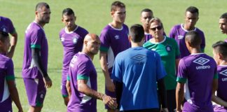 Jogadores remistas realizam atividade física