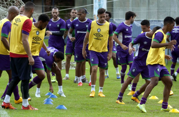 Jogadores remistas realizam atividade física