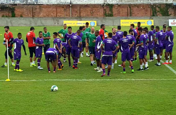 Jogadores remistas realizam atividade física