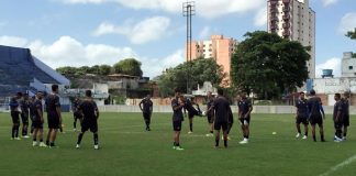 Jogadores remistas realizam atividade física