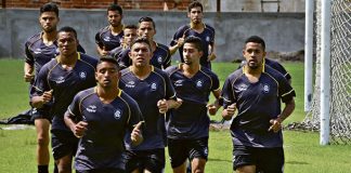 Jogadores remistas realizam atividade física