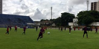 Jogadores remistas realizam atividade física