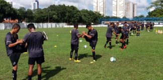 Jogadores remistas realizam atividade física
