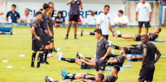 Jogadores remistas realizam atividade física