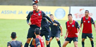 Jogadores remistas realizam atividade física
