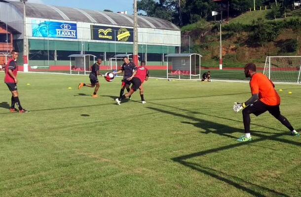 Jogadores remistas realizam atividade física