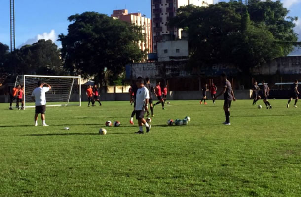 Jogadores remistas realizam atividade física