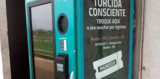 Máquina de troca de ingressos por garrafa pet