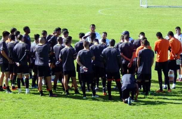 Jogadores remistas realizam atividade física