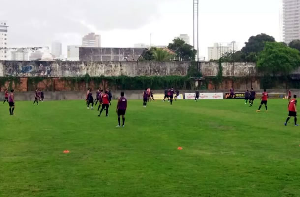 Jogadores remistas realizam atividade física