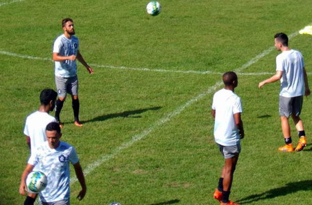 Jogadores remistas realizam atividade física