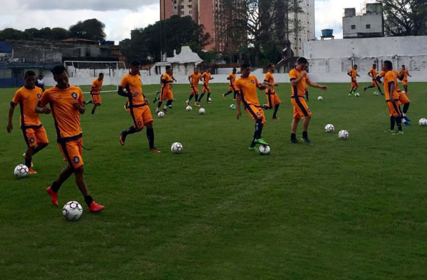 Jogadores remistas realizam atividade física