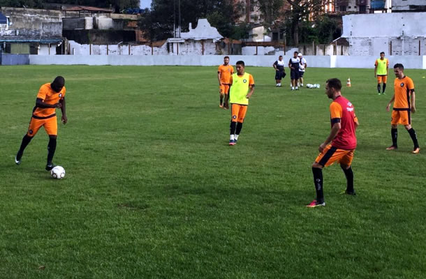 Jogadores remistas realizam atividade física