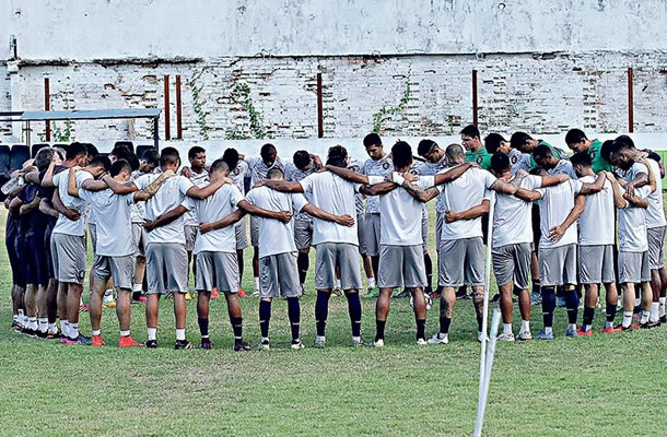 Jogadores remistas realizam atividade física