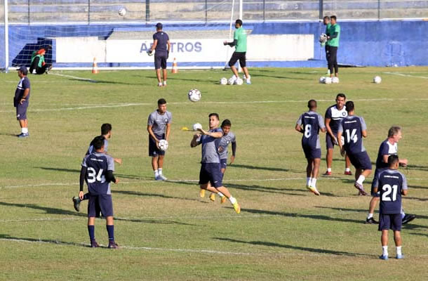 Jogadores remistas realizam atividade física