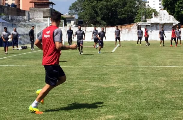 Jogadores remistas realizam atividade física