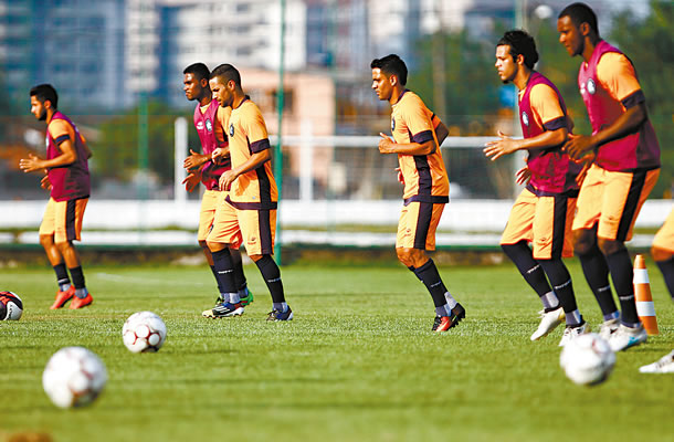 Jogadores remistas realizam atividade física