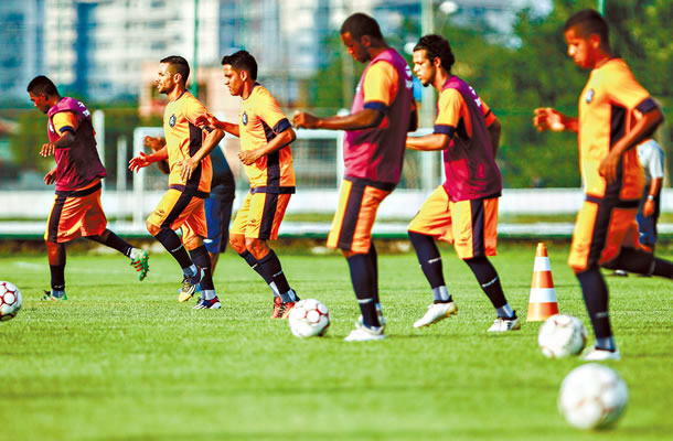 Jogadores remistas realizam atividade física