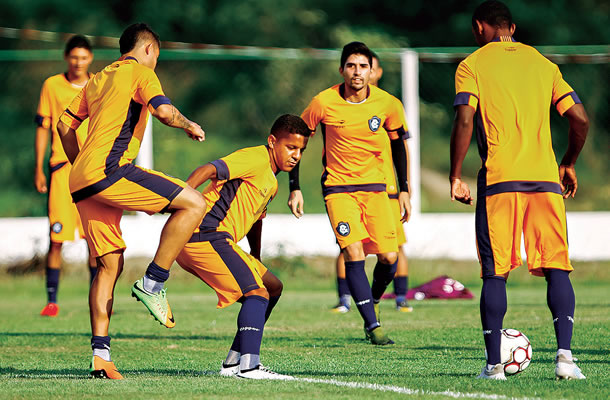 Jogadores remistas realizam atividade física