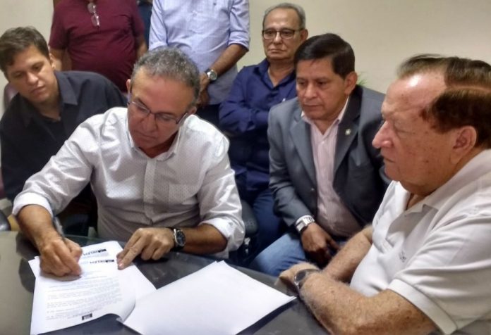 Prefeito de Belém em exercício, Orlando Reis sanciona a Lei nº 9.354/2017 que regulamenta a comercialização de bebidas alcoólicas nos estádios de Belém Prefeito de Belém em exercício, Orlando Reis sanciona a Lei nº 9.354/2017 que regulamenta a comercialização de bebidas alcoólicas nos estádios de Belém