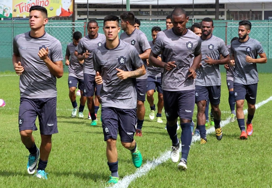 Jogadores remistas realizam atividade física