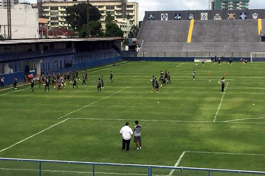 Jogadores remistas realizam atividade física