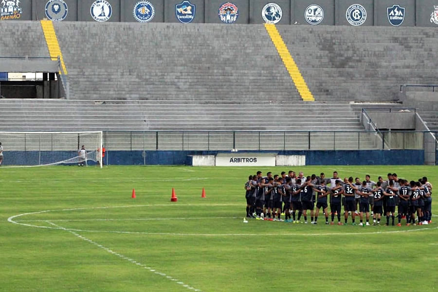 Jogadores remistas realizam atividade física