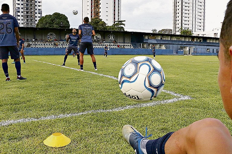 Jogadores remistas realizam atividade física