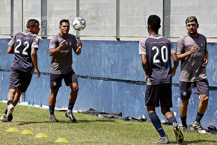 Jogadores remistas realizam atividade física