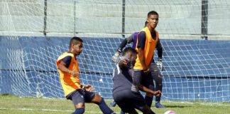 Jogadores remistas realizam atividade física