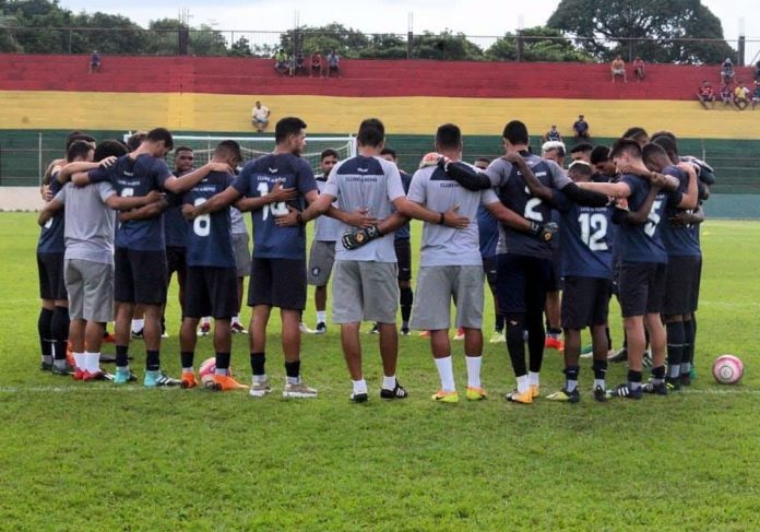 Jogadores remistas realizam atividade física