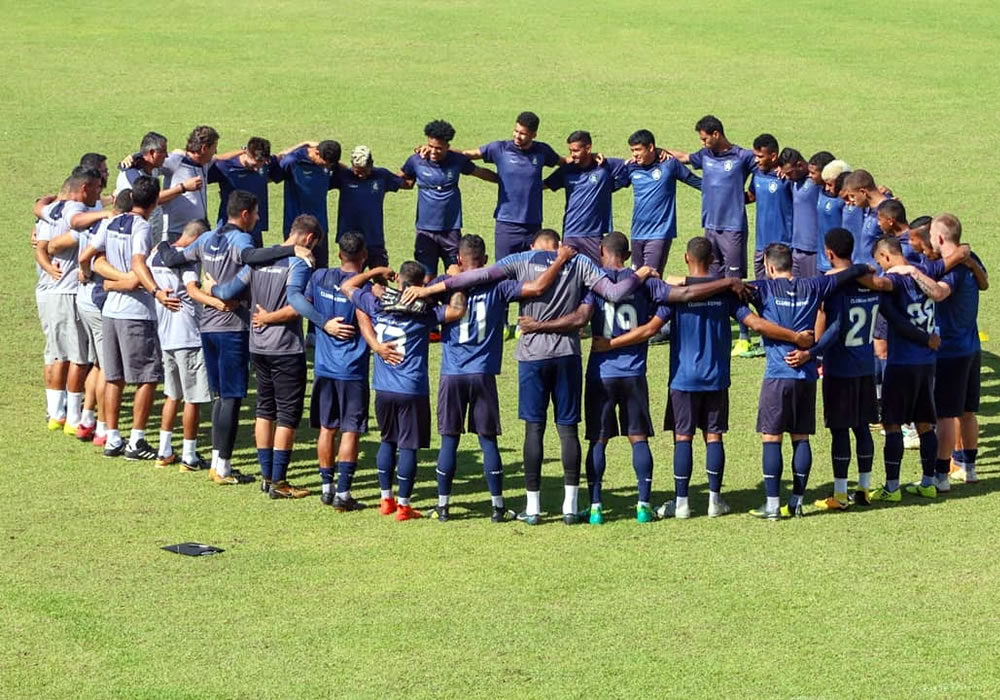 Jogadores remistas realizam atividade física