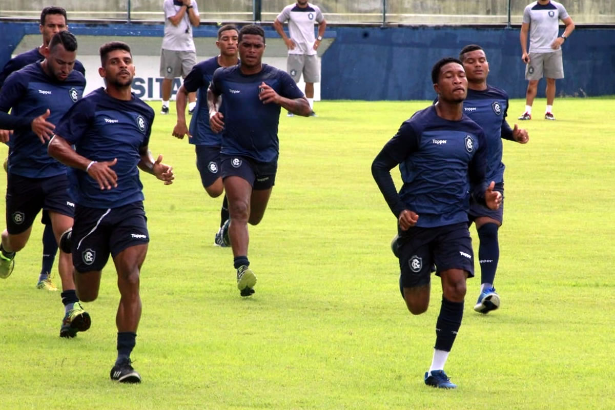 Jogadores remistas realizam atividade física