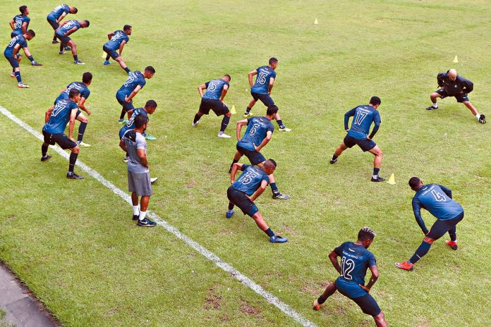 Jogadores remistas realizam atividade física