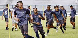 Jogadores remistas realizam atividade física