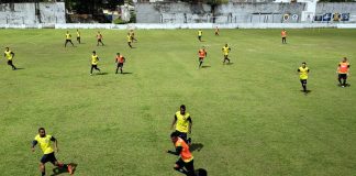 Jogadores remistas realizam atividade física