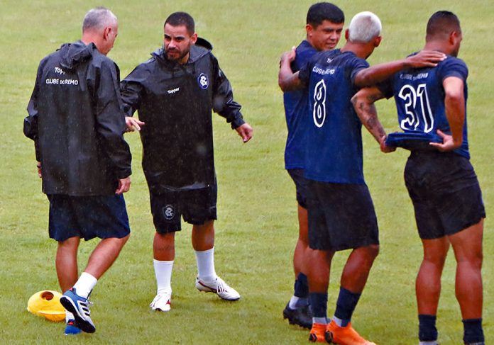 Márcio Fernandes, Marcinho, Echeverría, Gustavo Ramos e David Batista