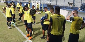 Jogadores remistas realizam atividade física