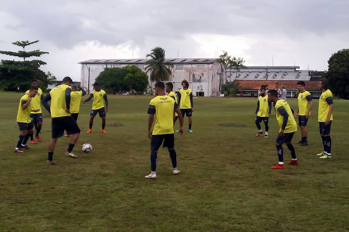 Jogadores remistas realizam atividade física