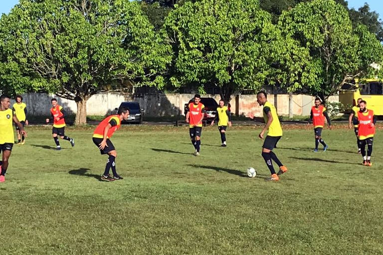 Jogadores remistas realizam atividade física