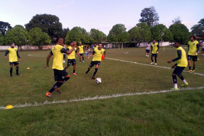 Jogadores remistas realizam atividade física