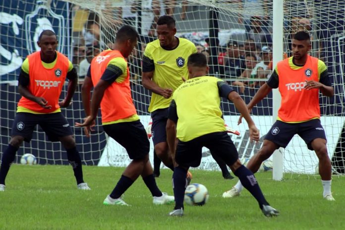 Jogadores remistas realizam atividade física