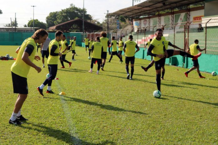 Jogadores remistas realizam atividade física