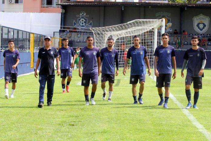 Raimundo Santos e alguns atletas do Sub-20