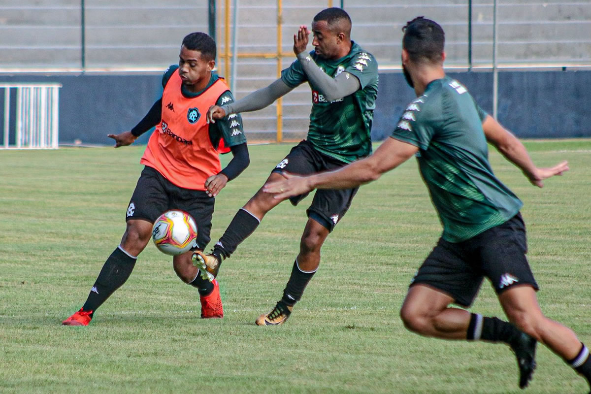 Wallace, Carlos Alberto e Tcharlles