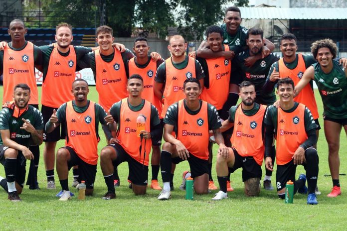 Jogadores remistas realizam atividade física