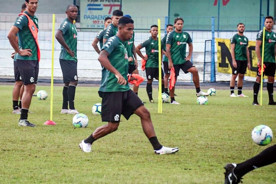 Jogadores remistas realizam atividade física