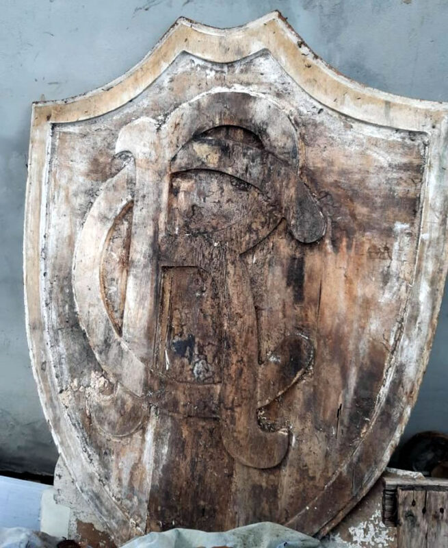 Escudo original do Clube do Remo retirado do pórtico do Baenão