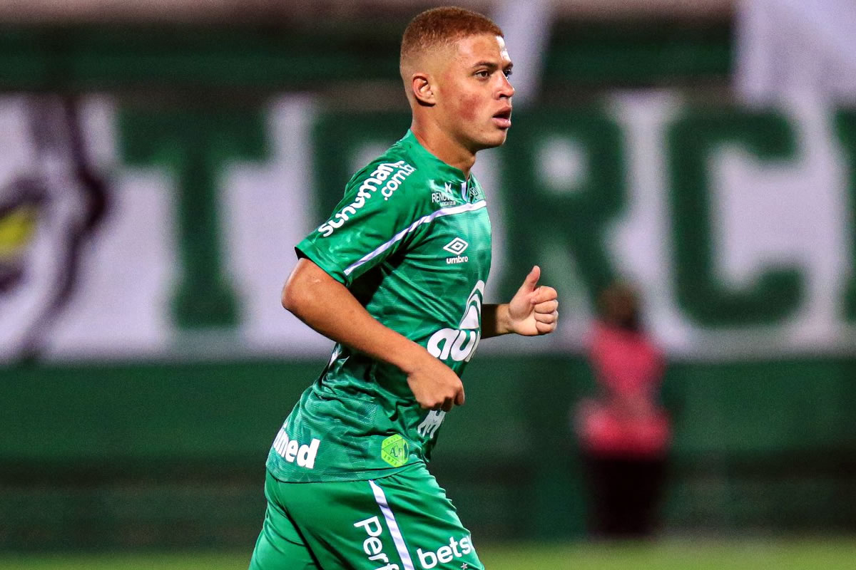 Chapecoense-SC tenta incluir outro jogador na negociação com Foguinho e  acerto com Remo trava